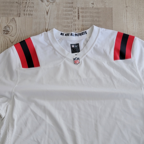 Nike New England Patriots NFL Men's White and Red Jersey - Picture 3 of 6
